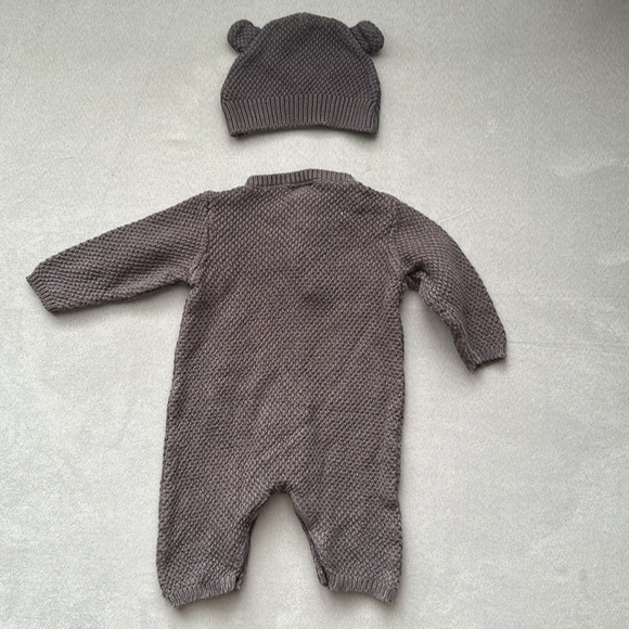 Unisex - Modern Moments - Newborn - Grey button knit outfit with hat - Picture 2 of 2